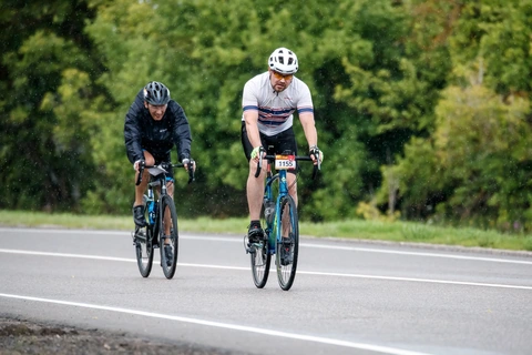 Cycling together in the rain